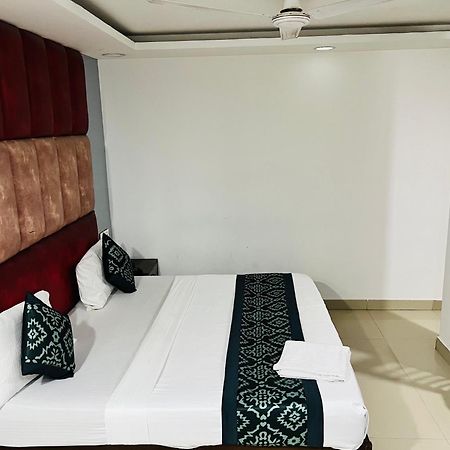Hotel Marina Near Igi Airport Delhi Új-Delhi Kültér fotó