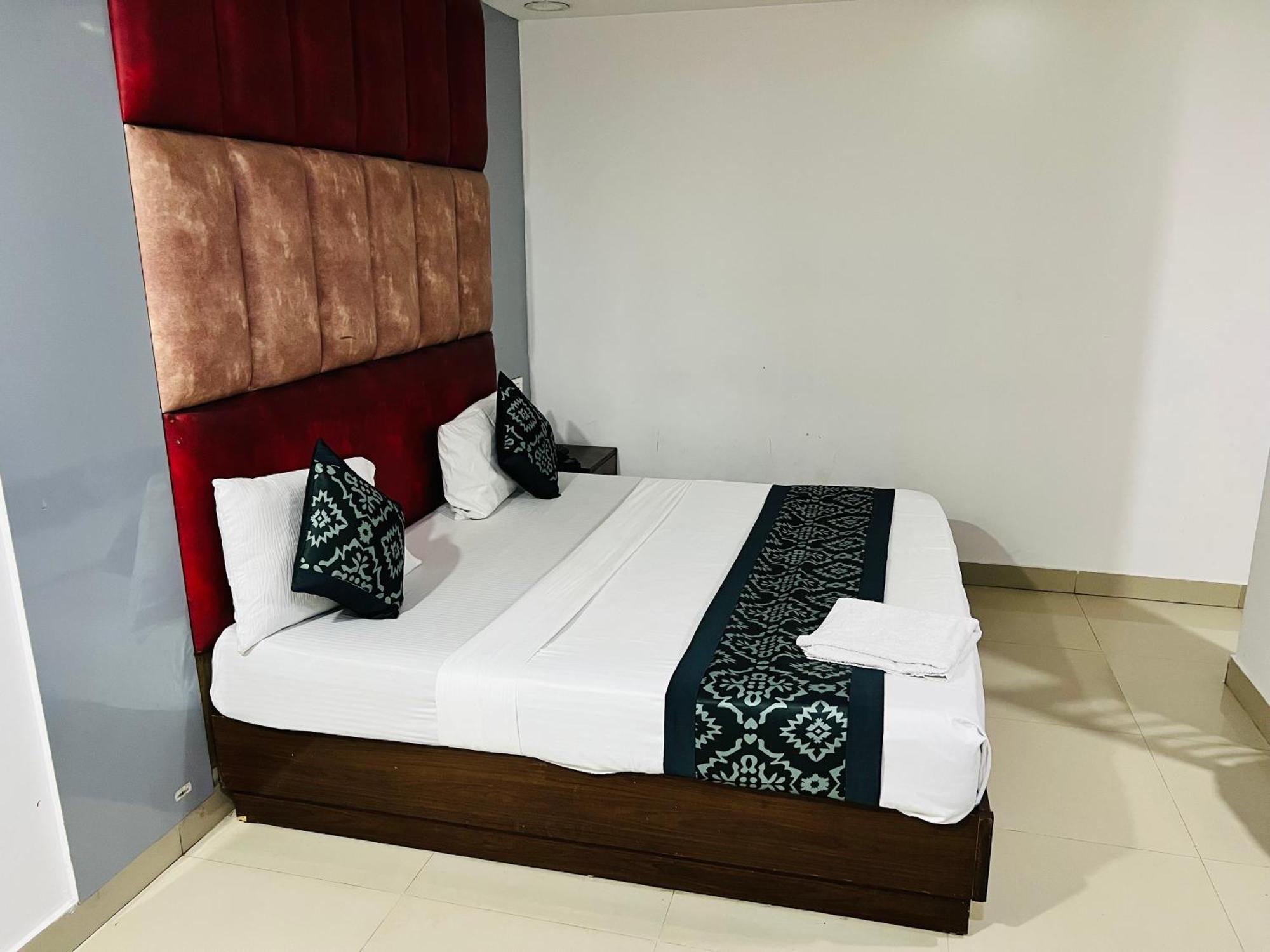 Hotel Marina Near Igi Airport Delhi Új-Delhi Kültér fotó