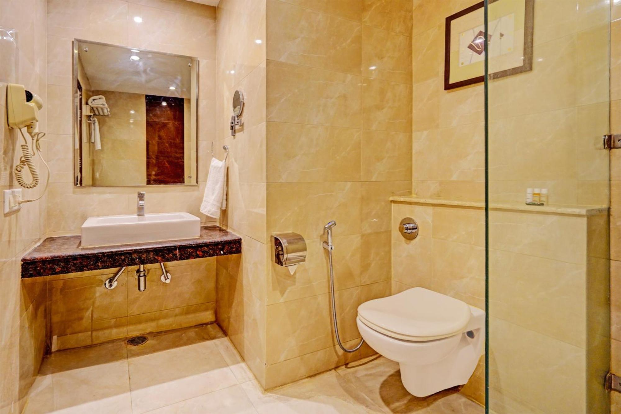 Hotel Marina Near Igi Airport Delhi Új-Delhi Kültér fotó