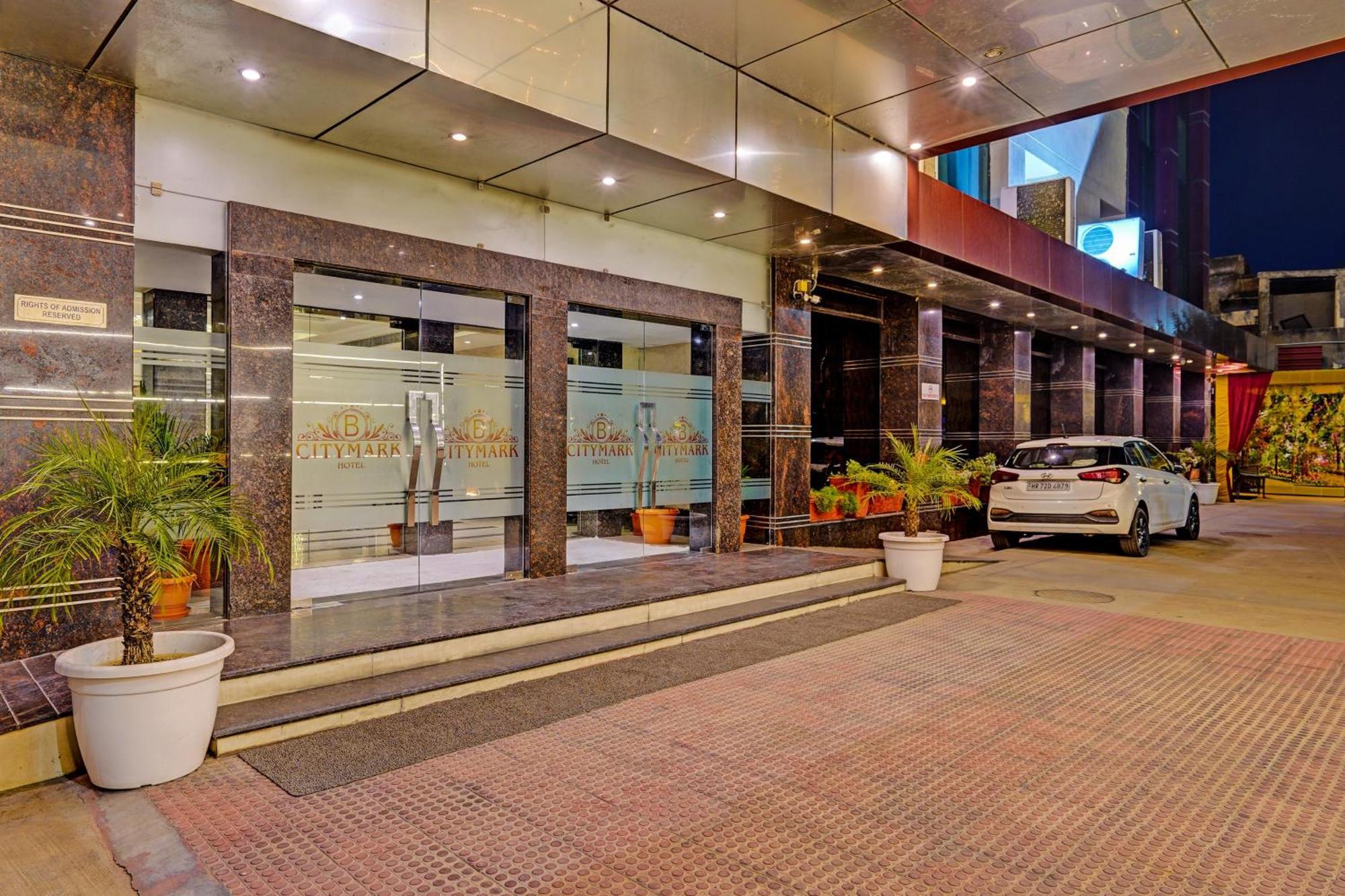 Hotel Marina Near Igi Airport Delhi Új-Delhi Kültér fotó
