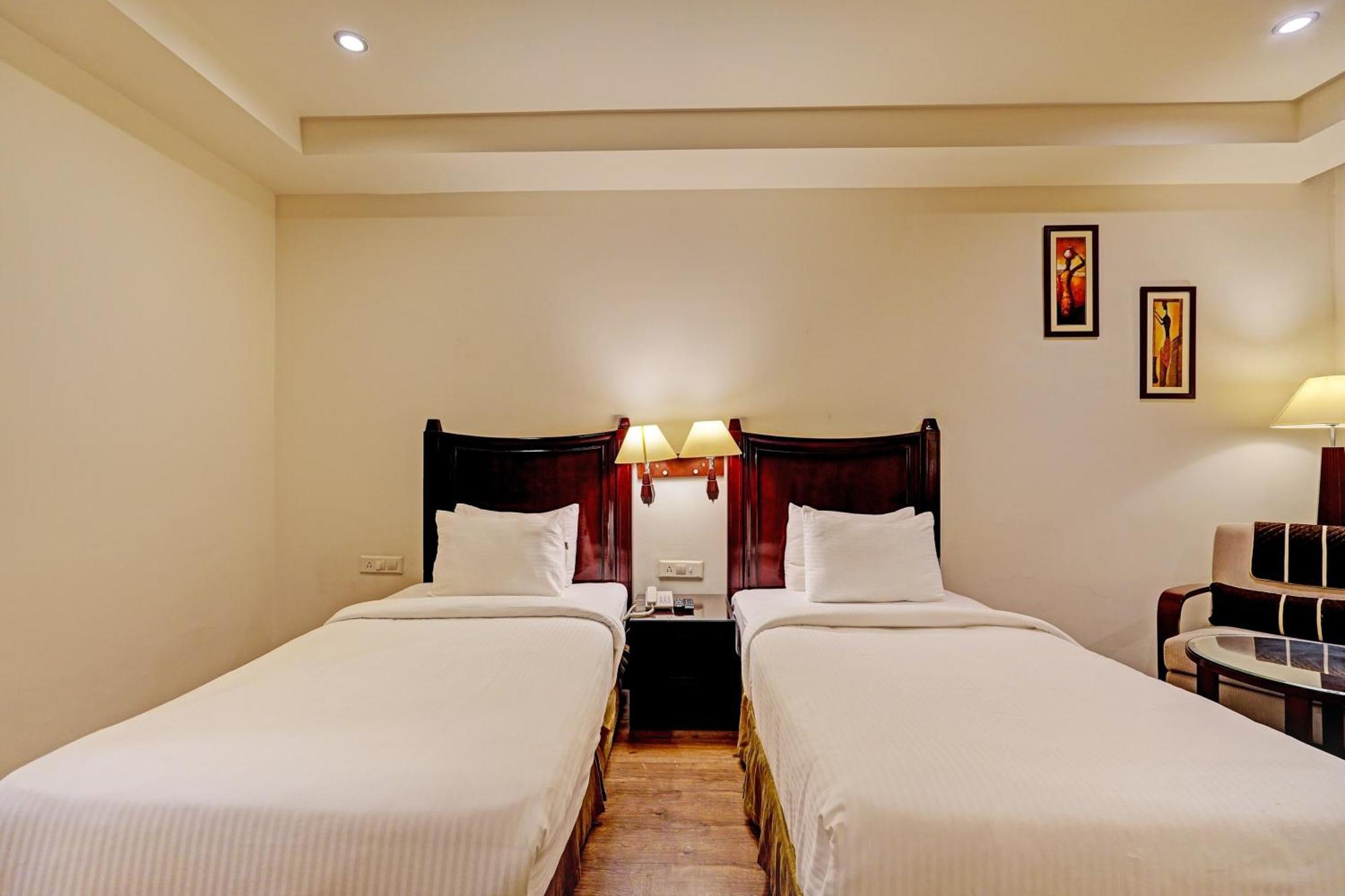 Hotel Marina Near Igi Airport Delhi Új-Delhi Kültér fotó